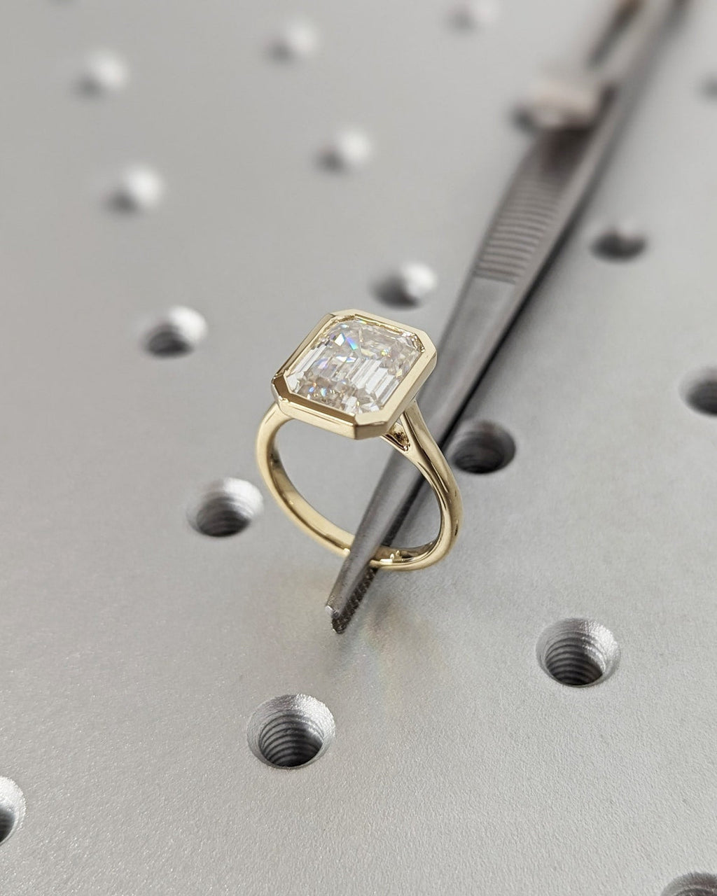 1.0 - 3.50 CT Emerald Lab Grown Diamond Bezel Solitaire Setting Engagement Ring