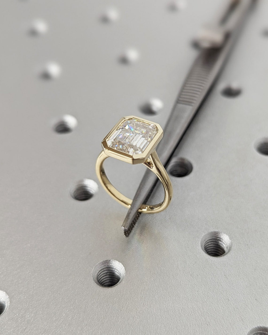 1.0 - 3.50 CT Emerald Lab Grown Diamond Bezel Solitaire Setting Engagement Ring
